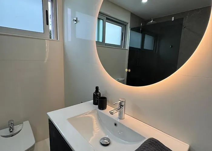 Ocean View Oasis With Parking Apartmán *