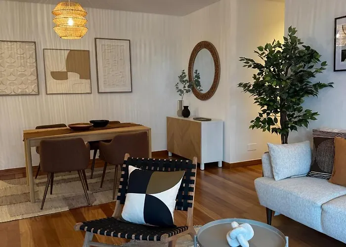 Ocean View Oasis With Parking דירה