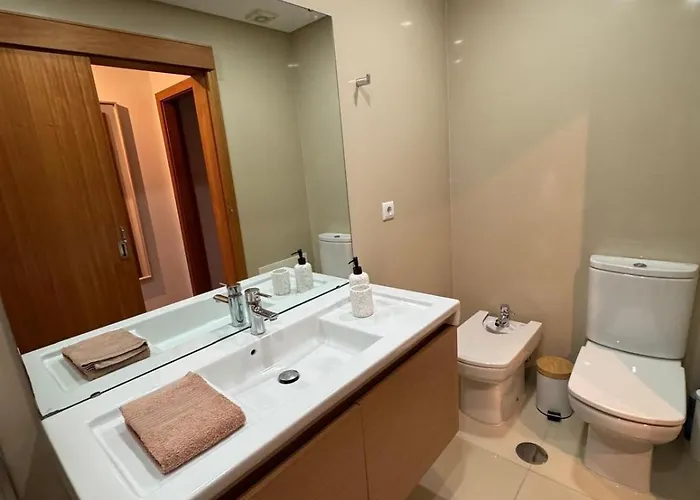 Ocean View Oasis With Parking דירה